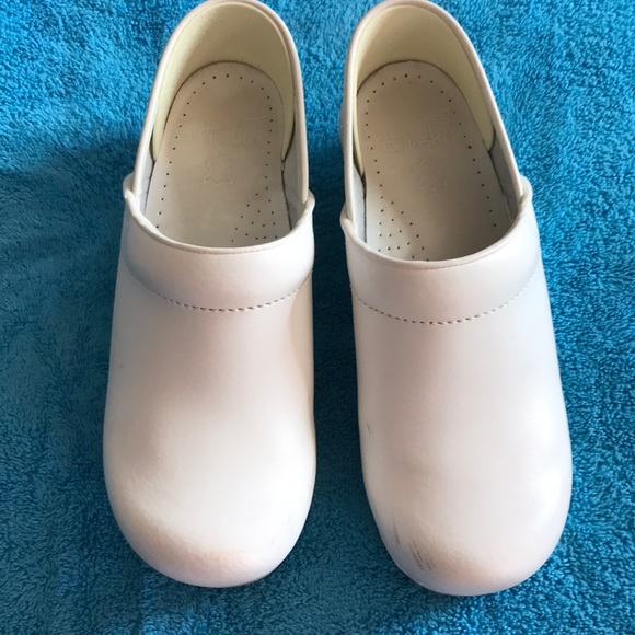 Dansko Nursing Clogs - Picture 2 of 7